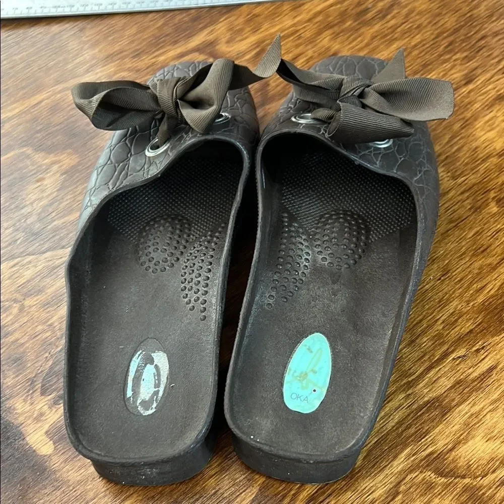 OKA b Black Sandals with Bow Detail